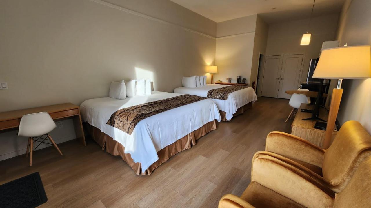 The Cedars Inn Hotel & Convention Centre Gibsons Ngoại thất bức ảnh