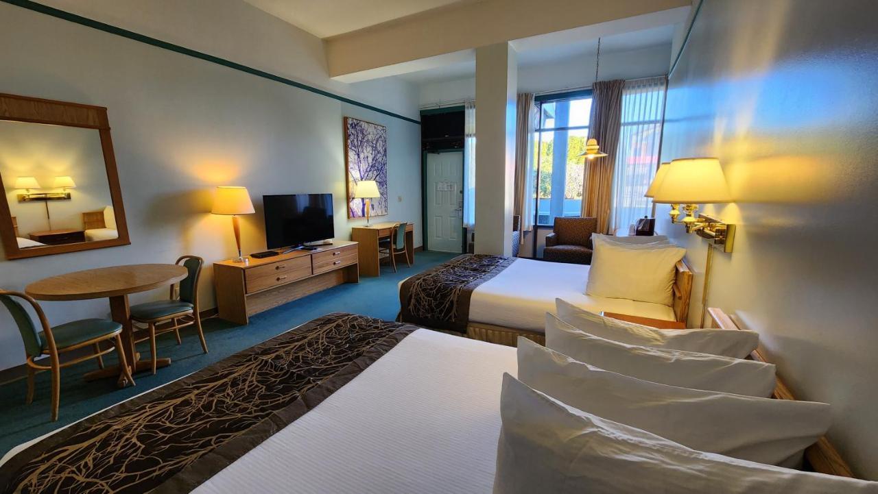 The Cedars Inn Hotel & Convention Centre Gibsons Ngoại thất bức ảnh