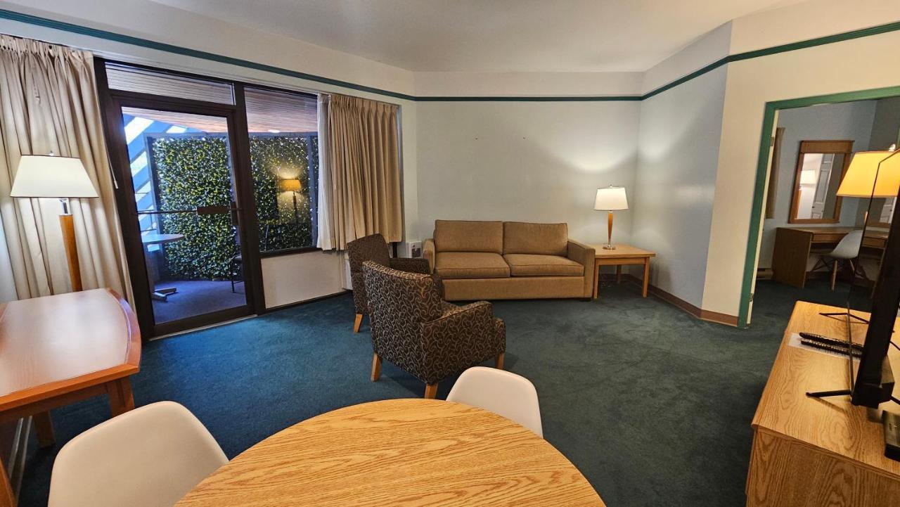 The Cedars Inn Hotel & Convention Centre Gibsons Ngoại thất bức ảnh