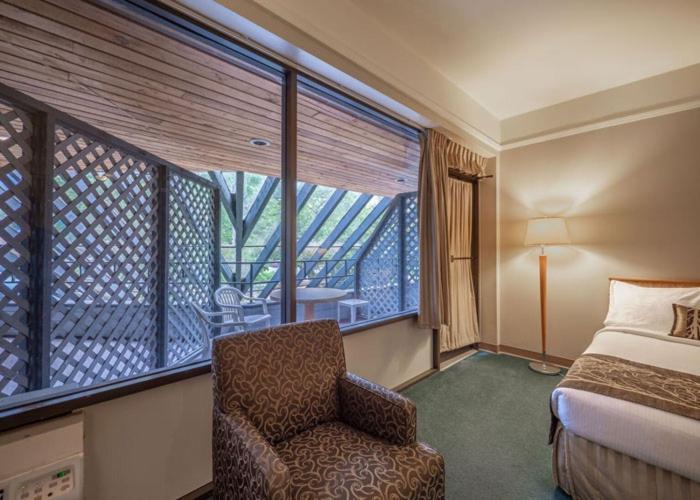 The Cedars Inn Hotel & Convention Centre Gibsons Ngoại thất bức ảnh