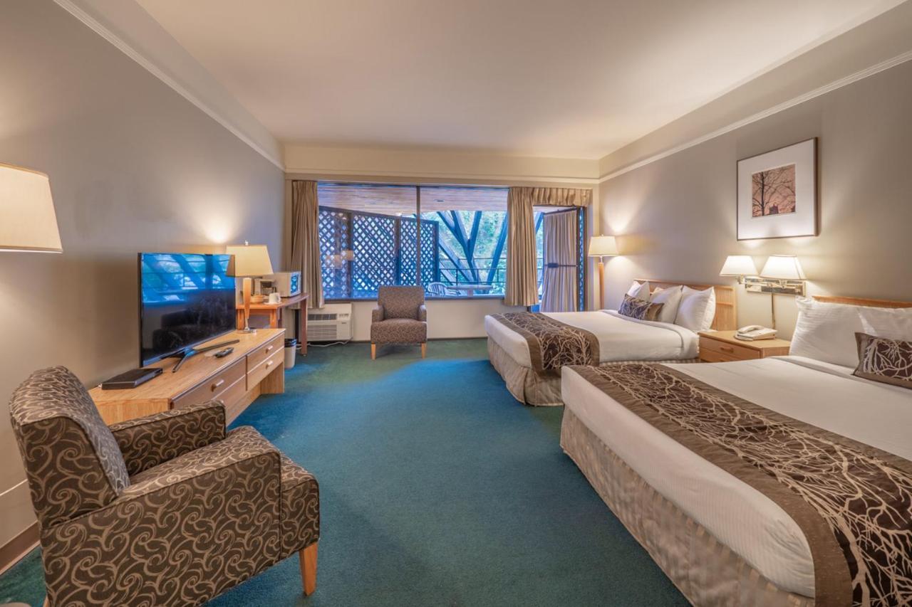 The Cedars Inn Hotel & Convention Centre Gibsons Ngoại thất bức ảnh